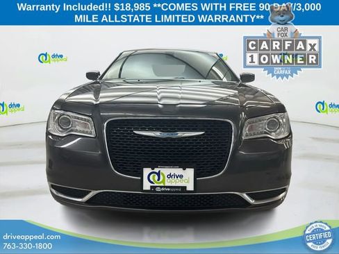 Used 2022 Chrysler 300 Touring image 2