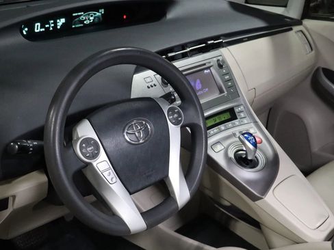 Used 2015 Toyota Prius Two image 9