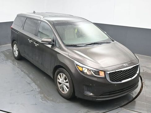 Used 2017 Kia Sedona LX w/ LX Essentials Premium Package FWD image 13