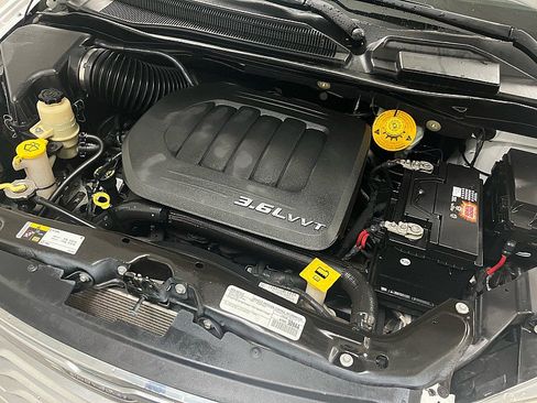 Used 2016 Chrysler Town & Country Touring image 16