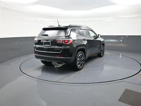 Used 2022 Jeep Compass Limited image 3