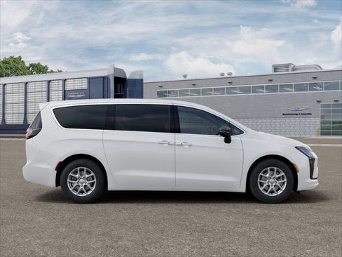 New 2027 Chrysler Pacifica Select w/ Family Tech Group FWD image 12