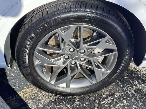 Certified 2025 Genesis GV70 2.5T image 9