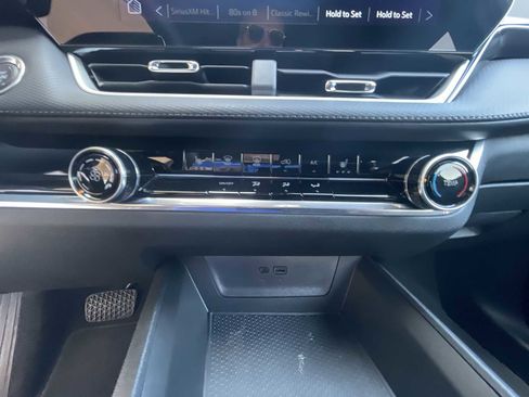 Used 2025 Chevrolet Equinox LT w/ Midnight Edition image 34