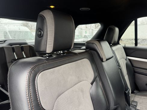 Used 2017 Ford Explorer XLT w/ Equipment Group 202A image 19
