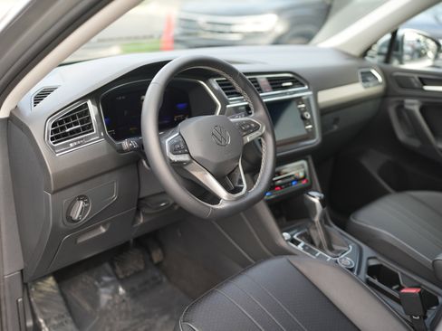 Certified 2023 Volkswagen Tiguan SE image 12