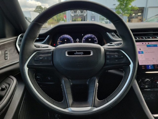 Certified 2024 Jeep Grand Cherokee Limited w/ Black Appearance Package AWD/4WD image 25