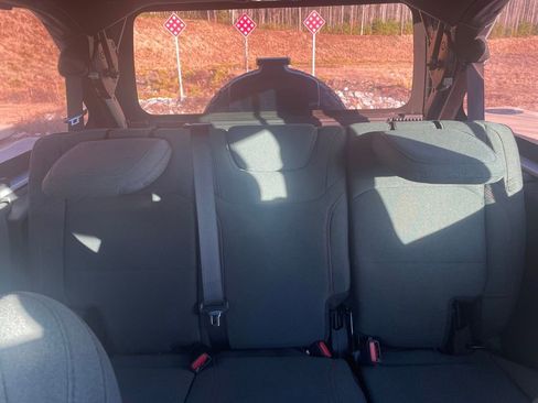 Used 2024 Jeep Wrangler Unlimited Rubicon w/ Technology Group image 19