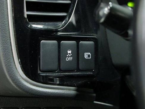 Used 2018 Mitsubishi Outlander SEL image 29