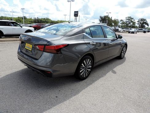 Used 2025 Nissan Altima 2.5 SV FWD image 5