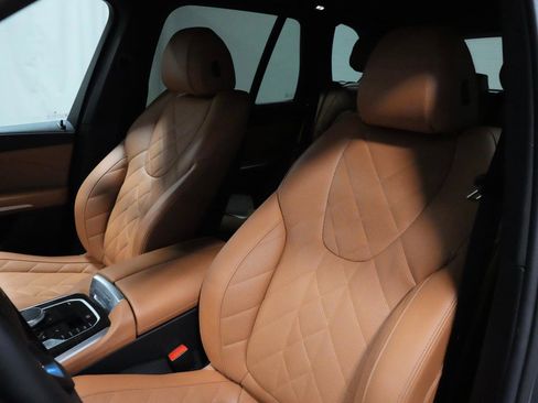 Used 2025 BMW X5 xDrive40i image 4