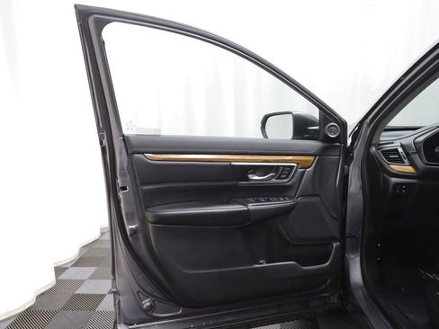 Used 2019 Honda CR-V Touring image 4