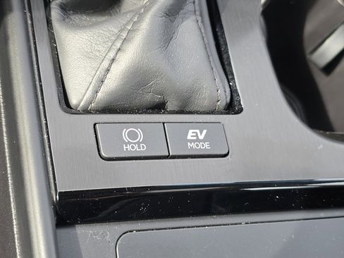 Certified 2024 Lexus ES 300h w/ Accessory Package (Z1) image 38