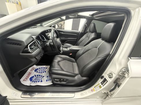 Used 2019 Toyota Camry SE image 11