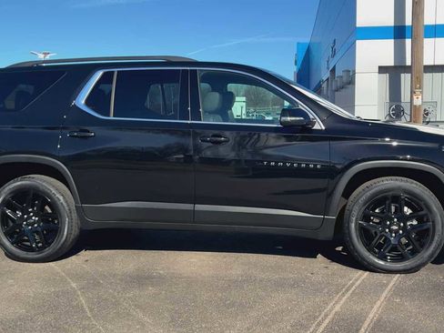 Certified 2023 Chevrolet Traverse LT w/ Rear Camera Mirror Package image 9