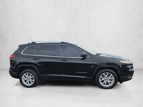 Used 2018 Jeep Cherokee Latitude Plus image 4