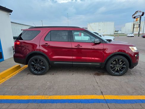 Used 2019 Ford Explorer XLT w/ Equipment Group 202A image 4