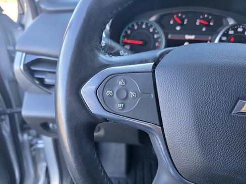 Used 2021 Chevrolet Traverse LT image 16