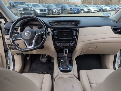 Used 2020 Nissan Rogue SV image 18