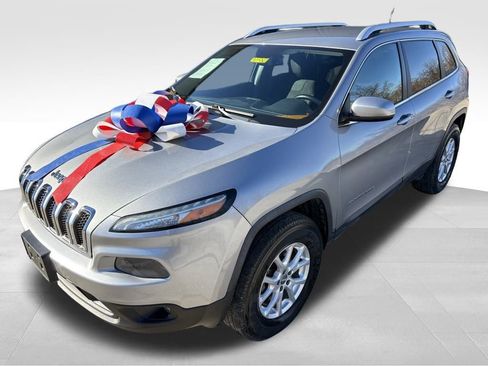 Used 2015 Jeep Cherokee Latitude w/ Comfort/Convenience Group image 9