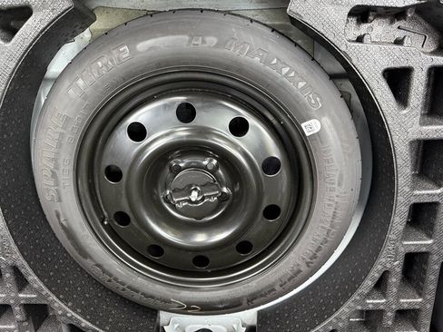 Used 2010 Ford Edge SEL image 25