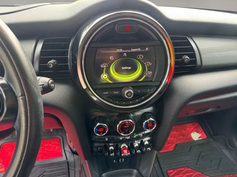 Used 2016 MINI Cooper 4-Door Hardtop w/ Premium Package image 15