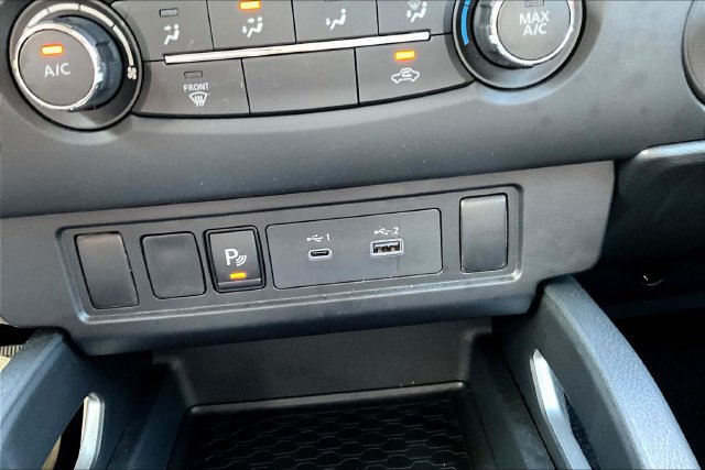 Used 2025 Nissan Frontier SV AWD/4WD image 17