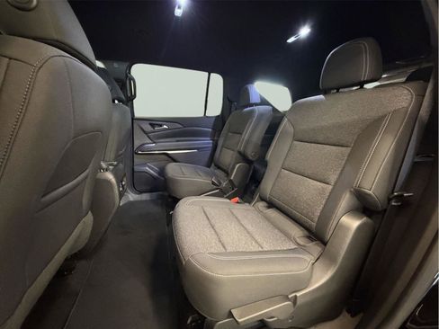 Used 2025 Chevrolet Traverse LT AWD/4WD image 32