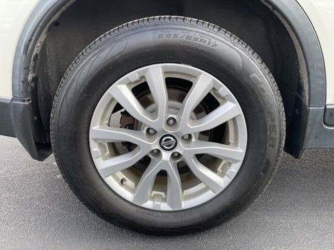 Used 2018 Nissan Rogue SV w/ Premium Package image 8