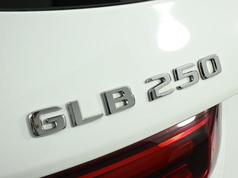 Certified 2025 Mercedes-Benz GLB 250 image 27