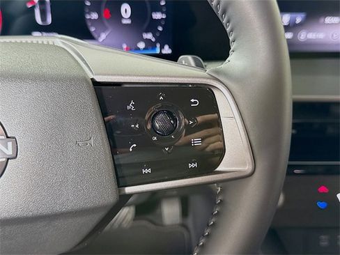 Certified 2025 Nissan Murano SV image 14