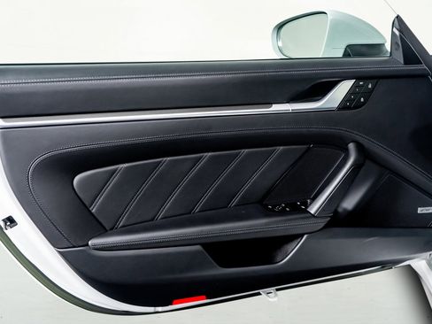 Used 2022 Porsche 911 Turbo S image 39