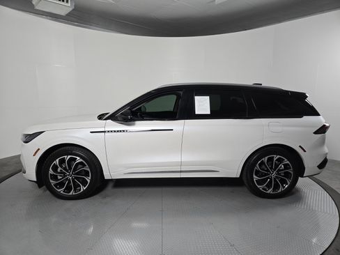 Used 2024 Lincoln Nautilus Reserve w/ Equipment Group 202A image 7