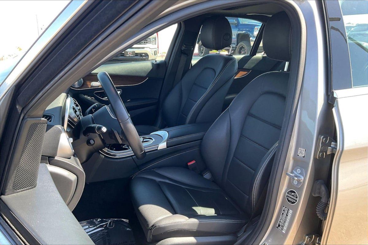 Used 2020 Mercedes-Benz C 300 Sedan w/ Premium Package image 23