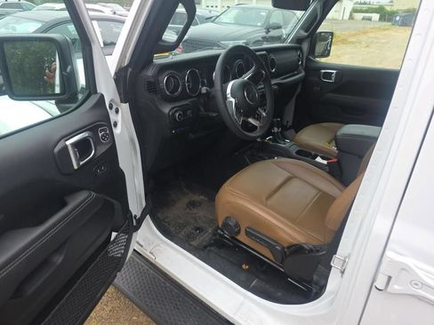 Used 2023 Jeep Wrangler Unlimited Sahara w/ Cold Weather Group AWD/4WD image 9
