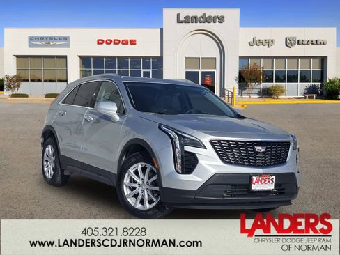 Used 2022 Cadillac XT4 Luxury w/ Cold Weather Package image 1