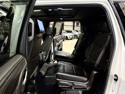 Used 2021 GMC Yukon XL Denali w/ Denali Ultimate Package AWD/4WD image 17