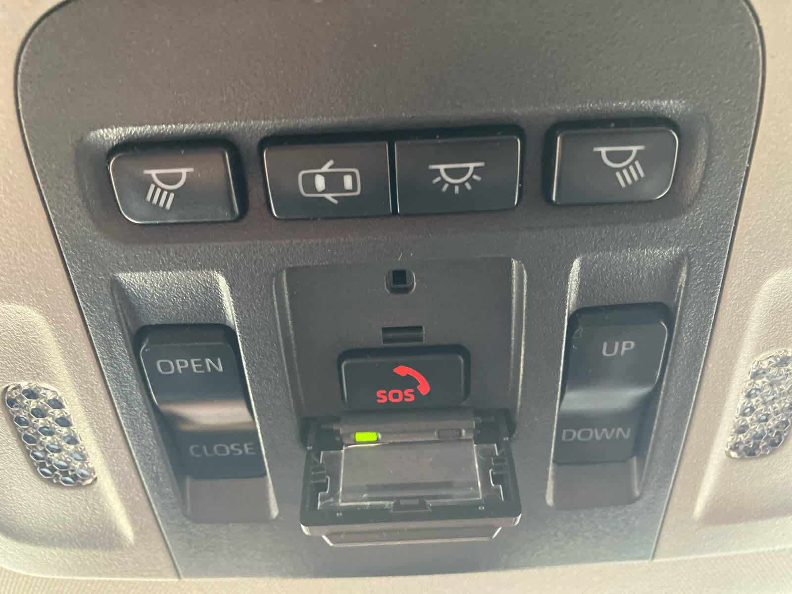 Used 2020 Toyota Camry SE w/ Convenience Package FWD image 22