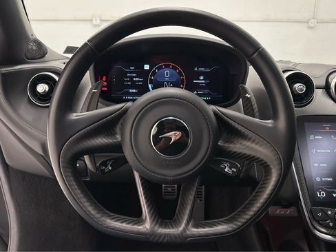 Used 2021 McLaren GT RWD image 17