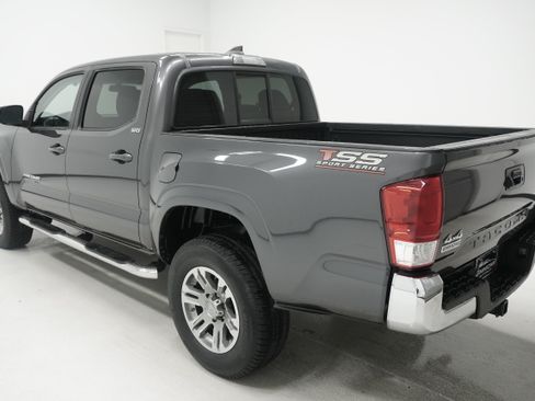 Used 2016 Toyota Tacoma SR5 w/ Towing Package AWD/4WD image 5