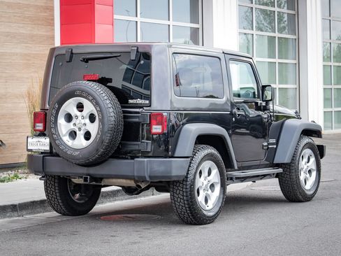 Used 2018 Jeep Wrangler Sport AWD/4WD image 3