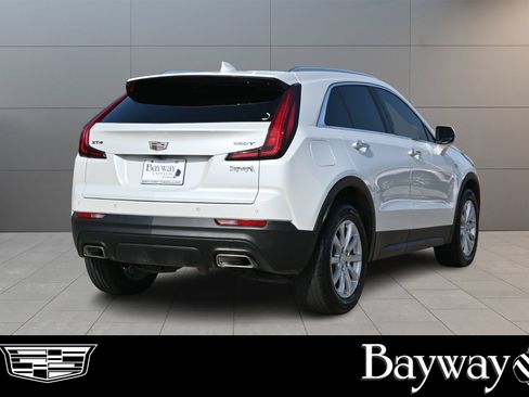 Used 2023 Cadillac XT4 Luxury w/ Cold Weather Package FWD image 6