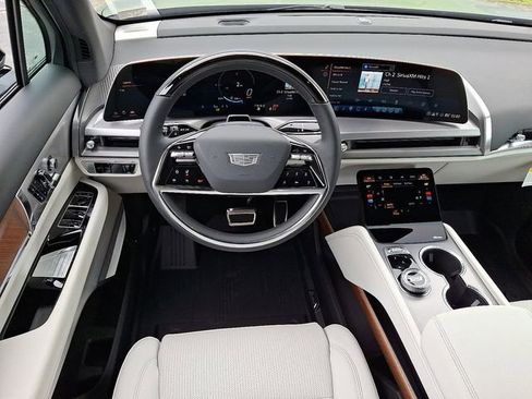 New 2026 Cadillac Vistiq Luxury w/ LPO, Floor Liner Package AWD/4WD image 7