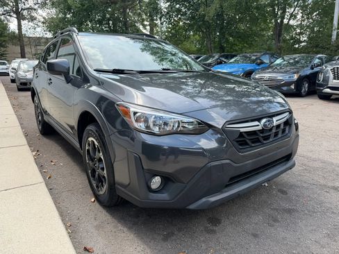 Used 2021 Subaru Crosstrek 2.0i Premium w/ Moonroof Package AWD/4WD image 4