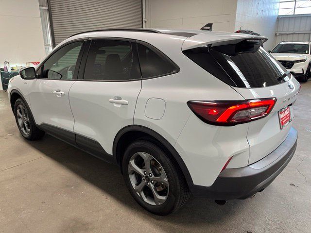 Used 2025 Ford Escape ST-Line Select AWD/4WD image 5