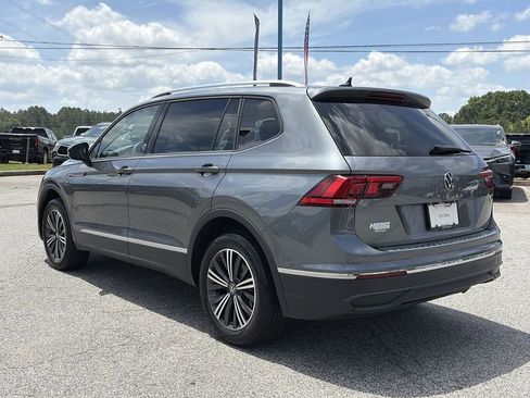 Used 2024 Volkswagen Tiguan Wolfsburg Edition AWD/4WD image 4