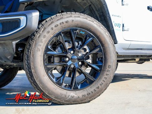 Used 2022 Jeep Wrangler Unlimited Sahara image 2