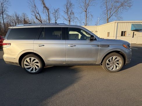 Used 2022 Lincoln Navigator Reserve image 4
