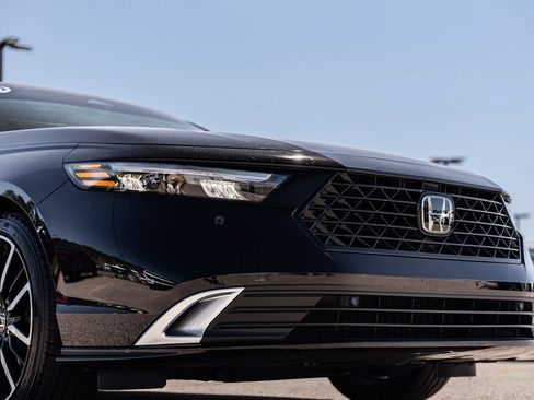 Used 2025 Honda Accord Touring image 10