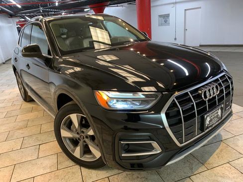 Used 2023 Audi Q5 2.0T Premium w/ Convenience Package image 3